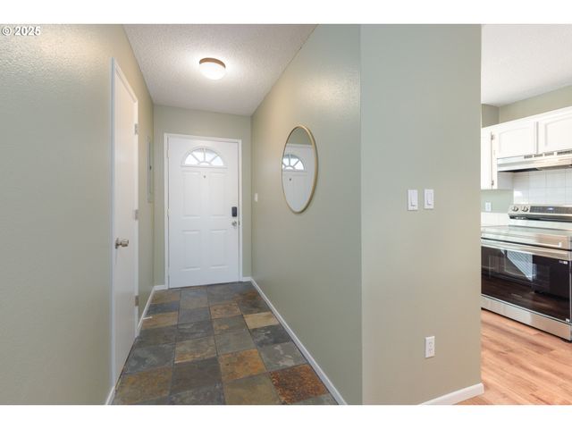 5005 Sw MITCHELL St 3, Portland, OR 97221