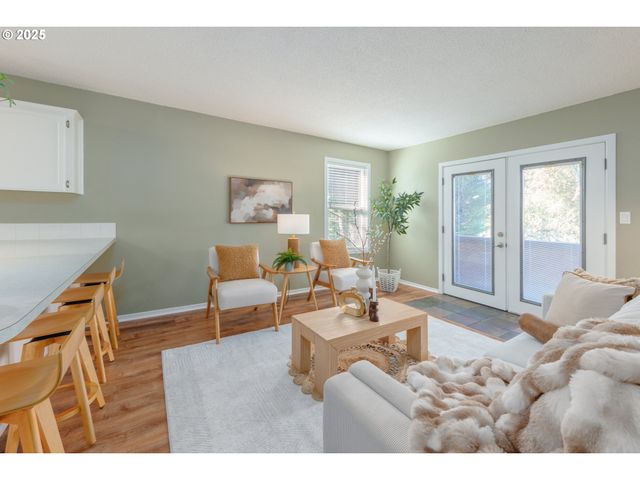 5005 Sw MITCHELL St 3, Portland, OR 97221