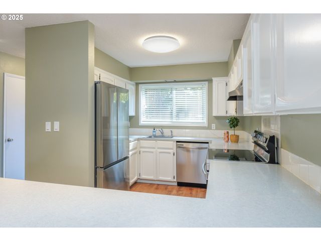 5005 Sw MITCHELL St 3, Portland, OR 97221