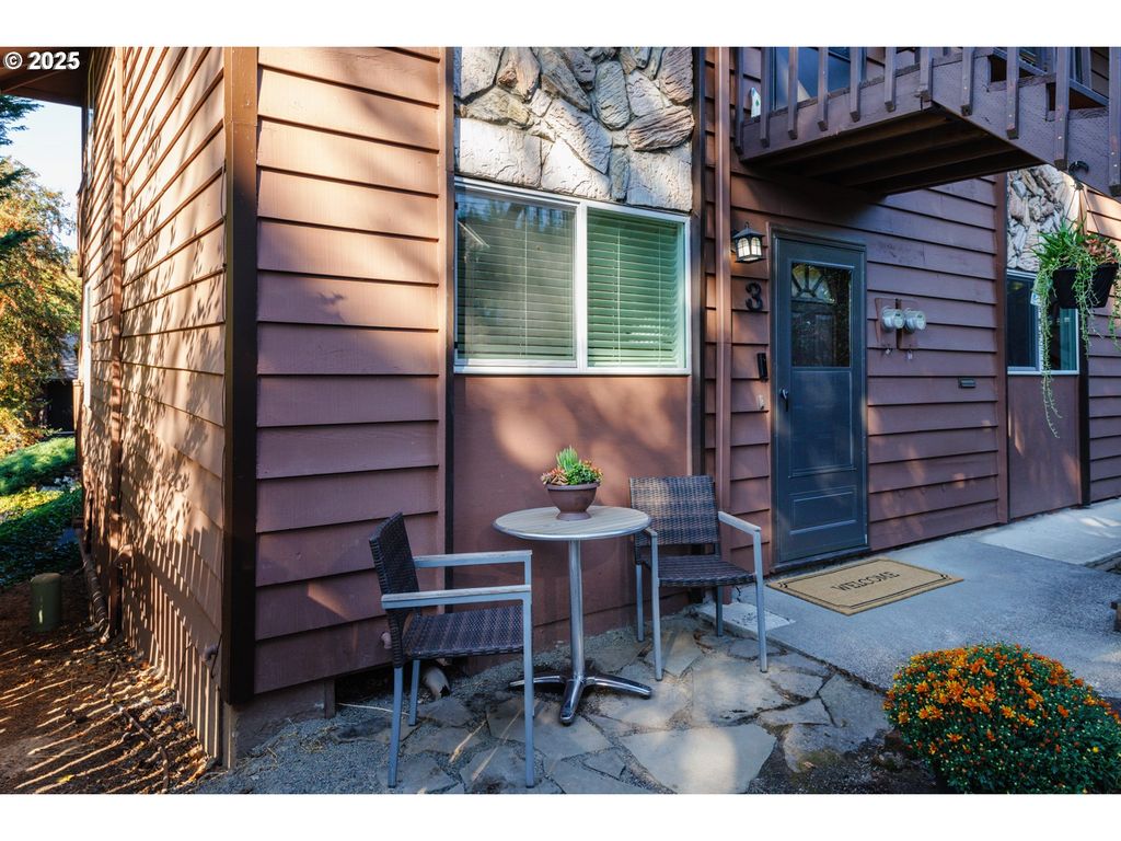 5005 Sw MITCHELL St 3, Portland, OR 97221