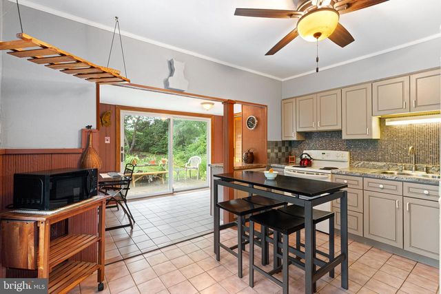 106 LAWRENCE AVE, Barrington, NJ 08007