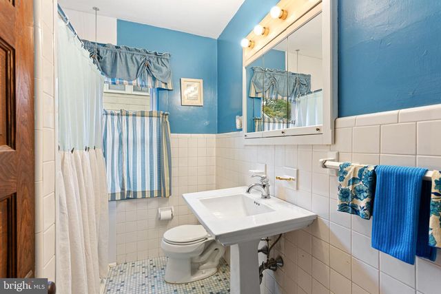 106 LAWRENCE AVE, Barrington, NJ 08007
