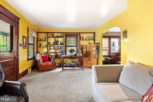 106 LAWRENCE AVE, Barrington, NJ 08007