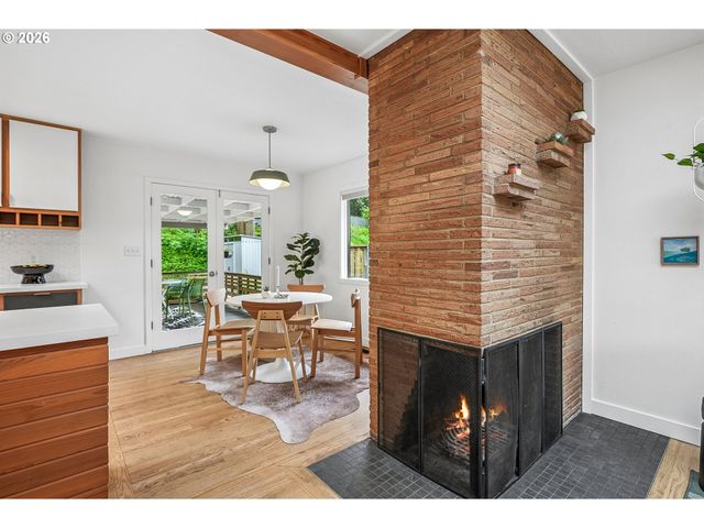5383 Se MALDEN Dr, Portland, OR 97206