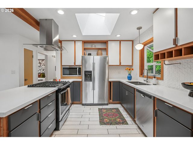 5383 Se MALDEN Dr, Portland, OR 97206