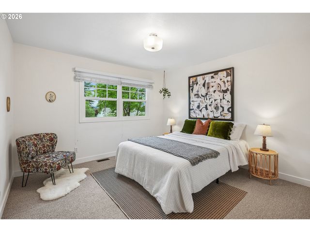 5383 Se MALDEN Dr, Portland, OR 97206