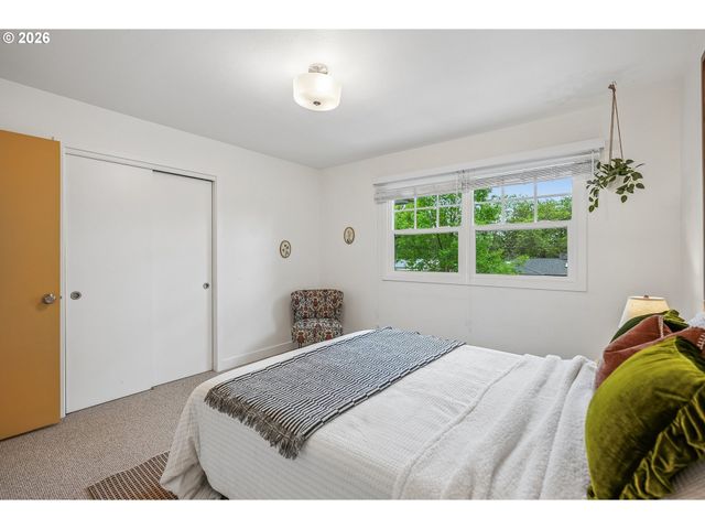 5383 Se MALDEN Dr, Portland, OR 97206