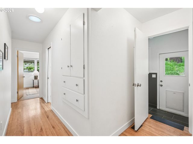 5383 Se MALDEN Dr, Portland, OR 97206