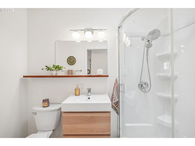 5383 Se MALDEN Dr, Portland, OR 97206