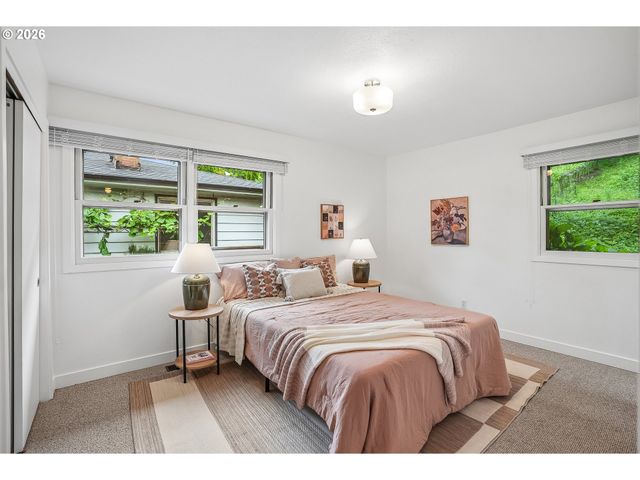5383 Se MALDEN Dr, Portland, OR 97206