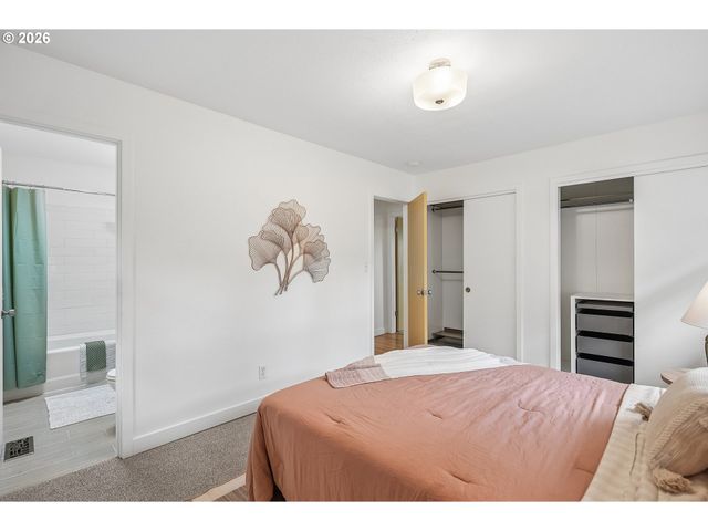 5383 Se MALDEN Dr, Portland, OR 97206