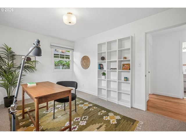 5383 Se MALDEN Dr, Portland, OR 97206