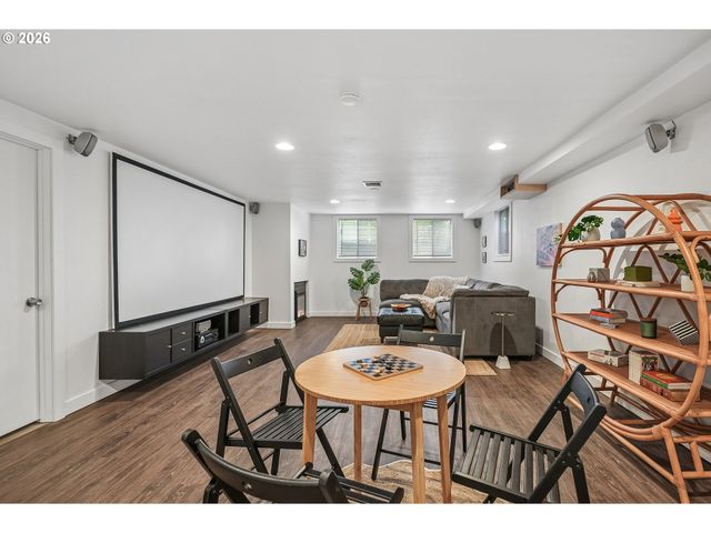 5383 Se MALDEN Dr, Portland, OR 97206