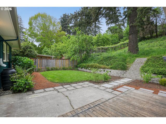 5383 Se MALDEN Dr, Portland, OR 97206