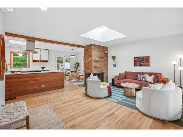 5383 Se MALDEN Dr, Portland, OR 97206