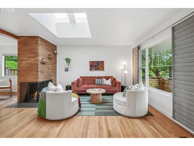 5383 Se MALDEN Dr, Portland, OR 97206