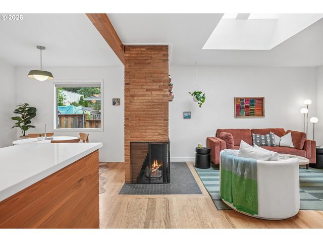 5383 Se MALDEN Dr, Portland, OR 97206