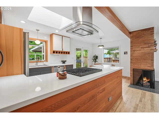 5383 Se MALDEN Dr, Portland, OR 97206