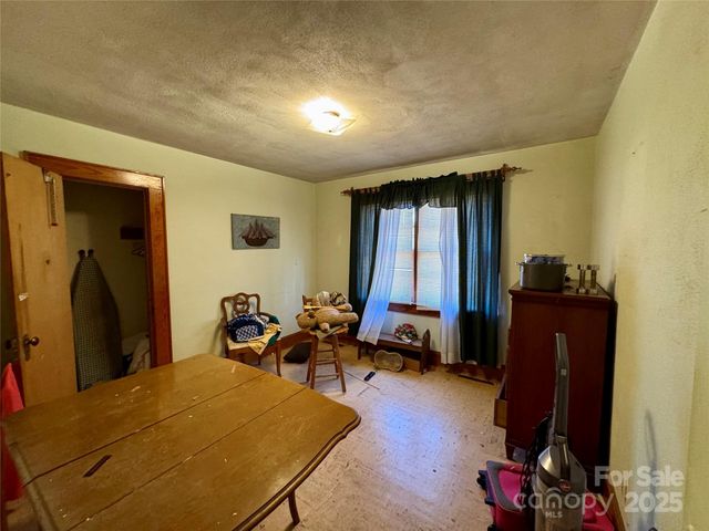 4073 Lee Cline Road, Conover, NC 28613