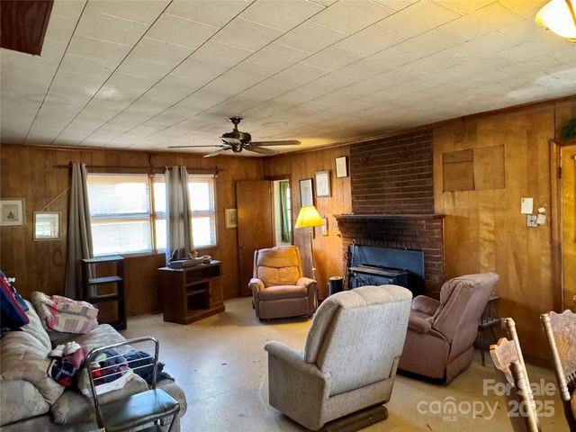 4073 Lee Cline Road, Conover, NC 28613