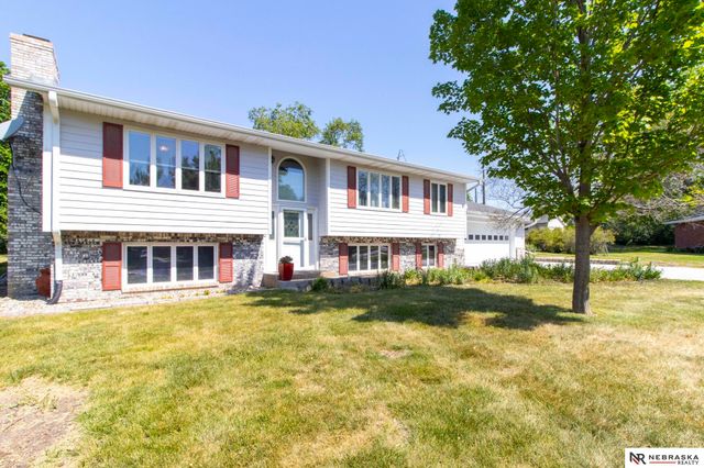 21901 Teselle Court, Hickman, NE 68372