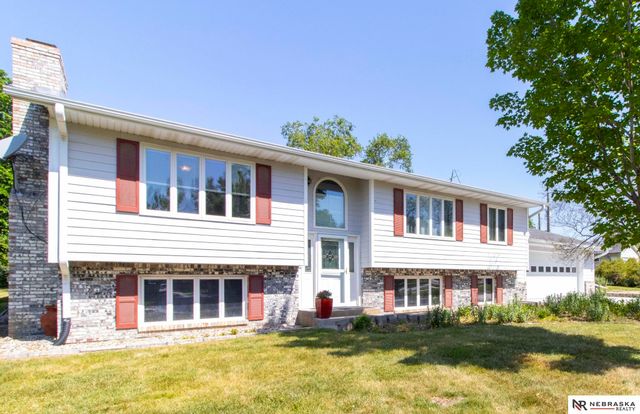 21901 Teselle Court, Hickman, NE 68372
