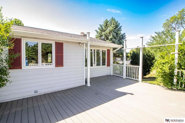 21901 Teselle Court, Hickman, NE 68372