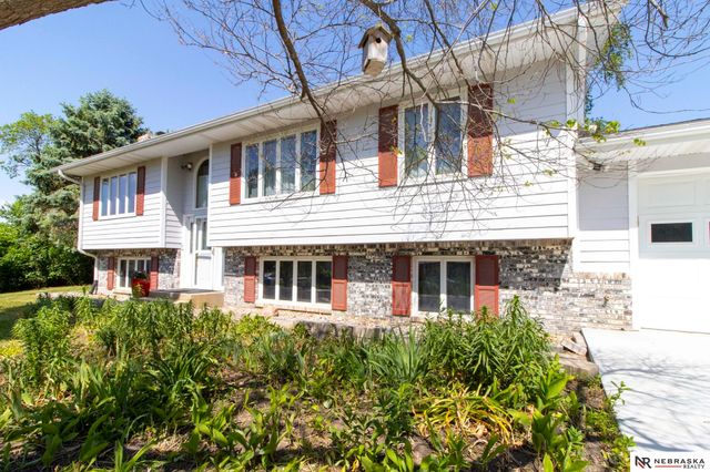 21901 Teselle Court, Hickman, NE 68372