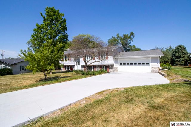 21901 Teselle Court, Hickman, NE 68372