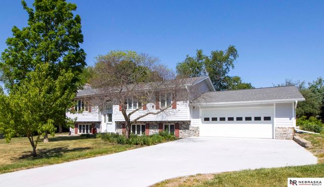21901 Teselle Court, Hickman, NE 68372