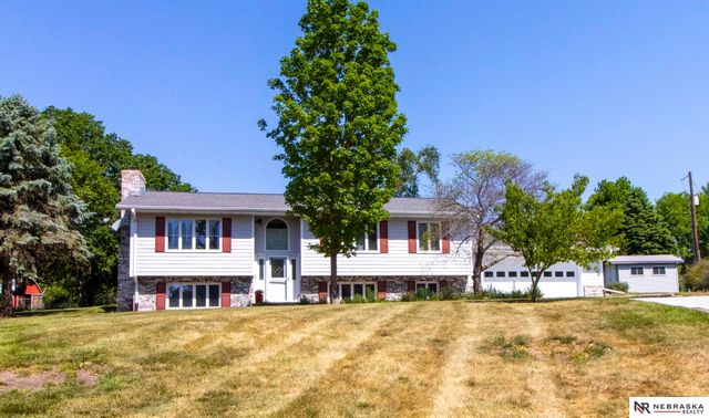 21901 Teselle Court, Hickman, NE 68372