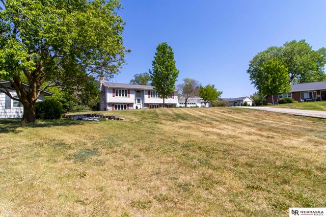 21901 Teselle Court, Hickman, NE 68372