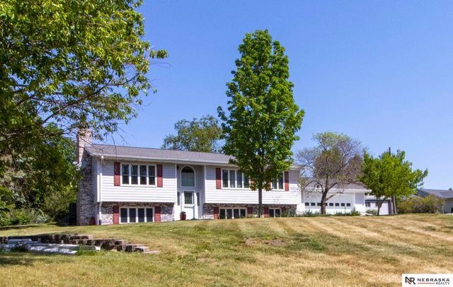 21901 Teselle Court, Hickman, NE 68372