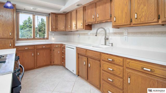 21901 Teselle Court, Hickman, NE 68372