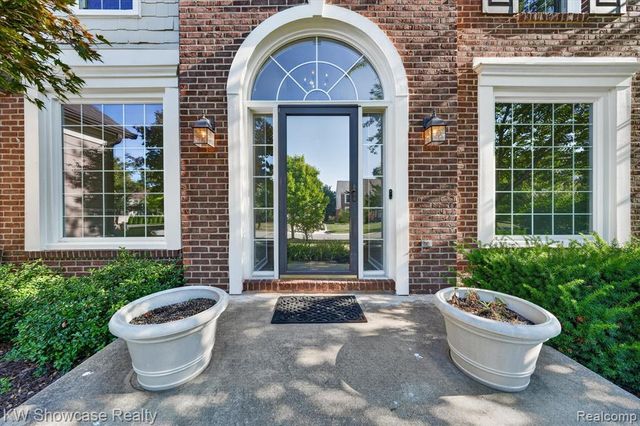 47144 Woodlong Drive, Canton, MI 48187