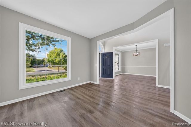 47144 Woodlong Drive, Canton, MI 48187