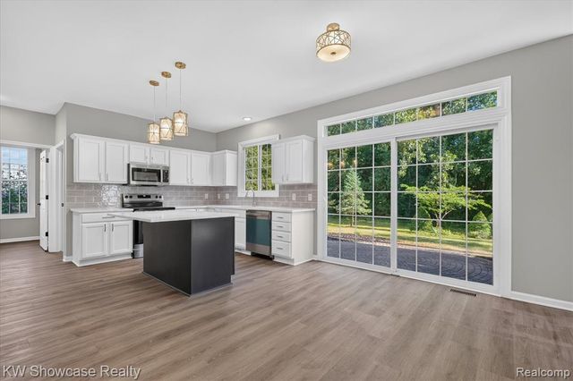 47144 Woodlong Drive, Canton, MI 48187