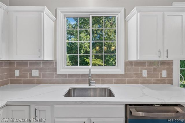 47144 Woodlong Drive, Canton, MI 48187