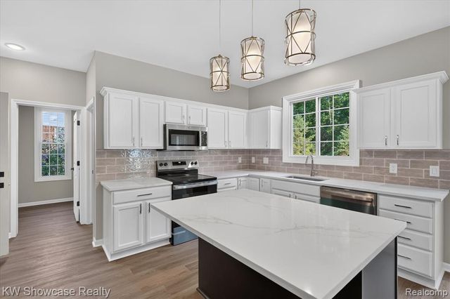 47144 Woodlong Drive, Canton, MI 48187