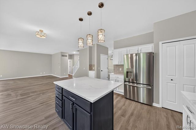 47144 Woodlong Drive, Canton, MI 48187