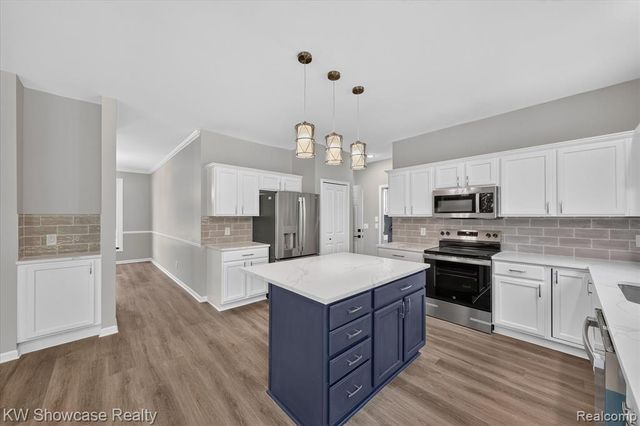 47144 Woodlong Drive, Canton, MI 48187