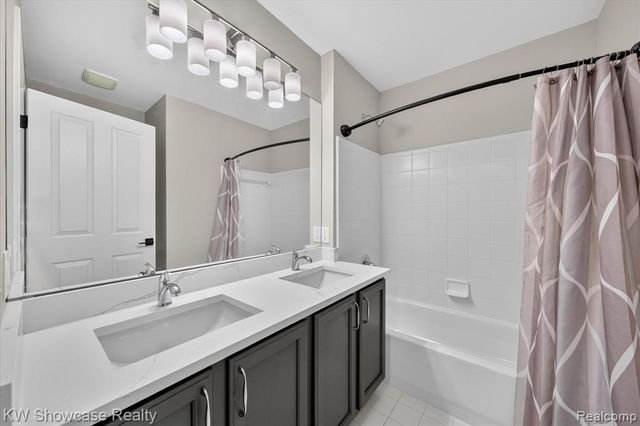 47144 Woodlong Drive, Canton, MI 48187
