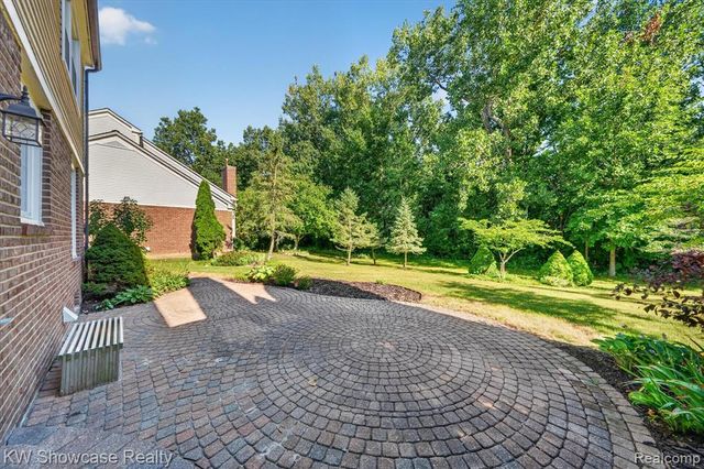 47144 Woodlong Drive, Canton, MI 48187