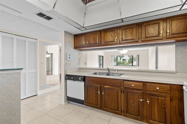 2593 COUNTRYSIDE BOULEVARD 7304, Clearwater, FL 33761