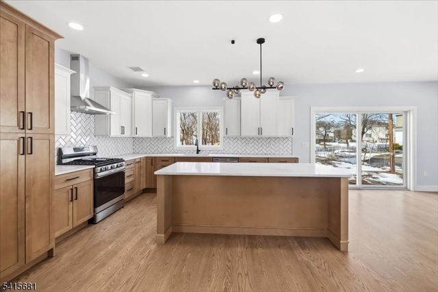 34 Zazzetti St, Waldwick Boro, NJ 07463