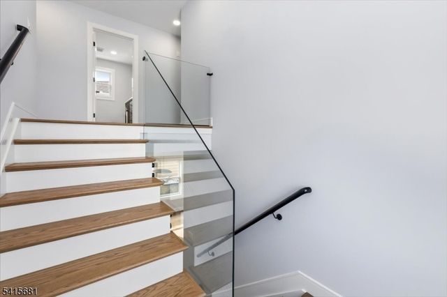 34 Zazzetti St, Waldwick Boro, NJ 07463