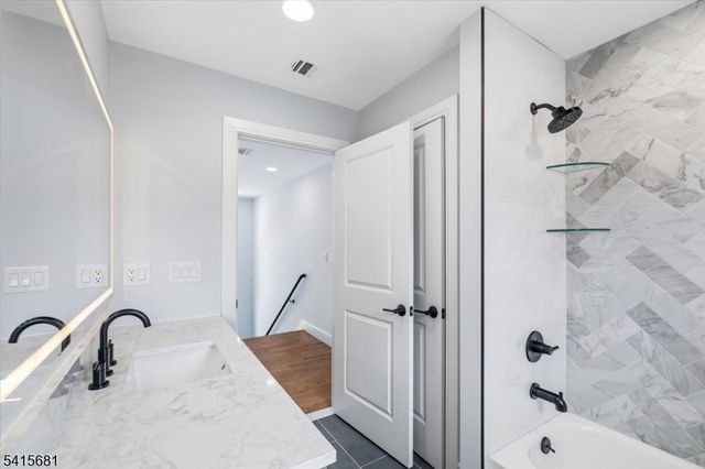 34 Zazzetti St, Waldwick Boro, NJ 07463