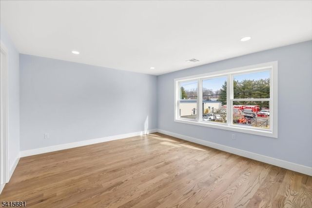 34 Zazzetti St, Waldwick Boro, NJ 07463