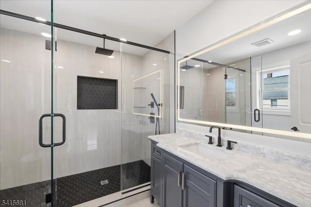 34 Zazzetti St, Waldwick Boro, NJ 07463