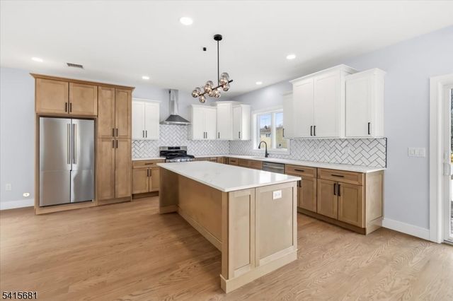 34 Zazzetti St, Waldwick Boro, NJ 07463